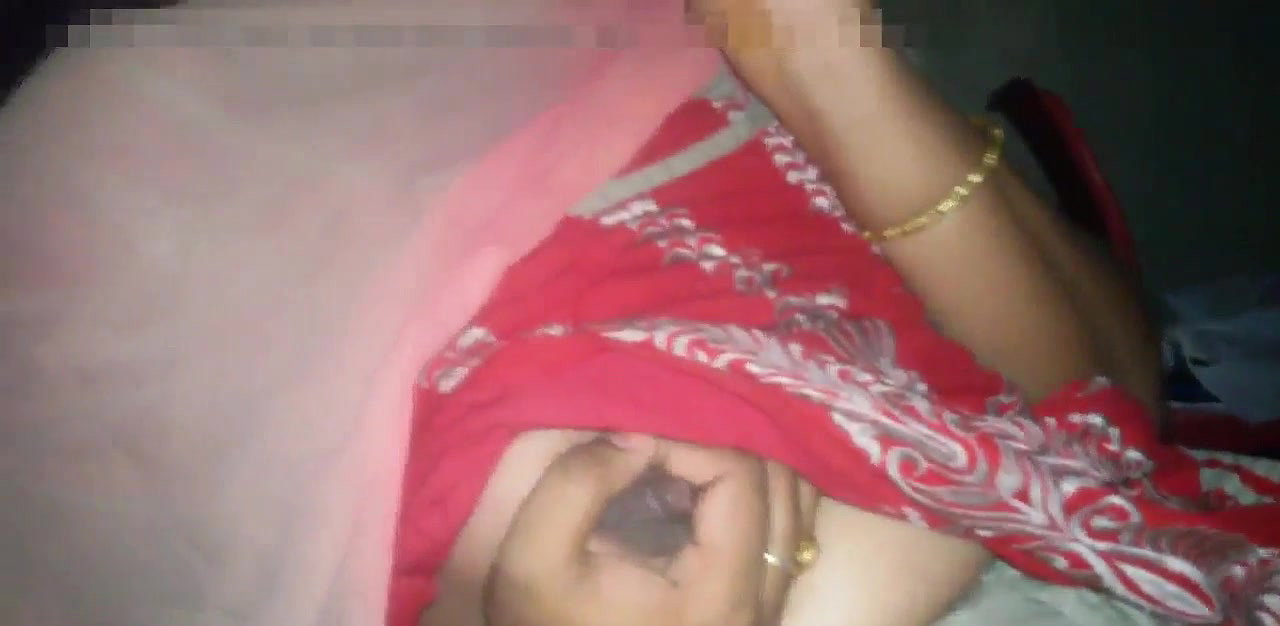 Desi cheating wife getting boob sucked