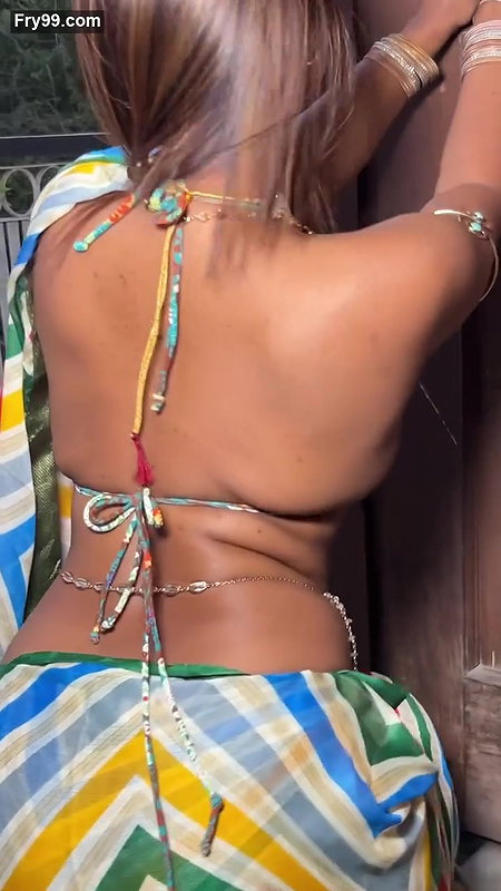 INSTA MODEL SEXY BHABHI FIGURE BABE NIDHI IN BRA SAREE TOO EROTIC TEASE