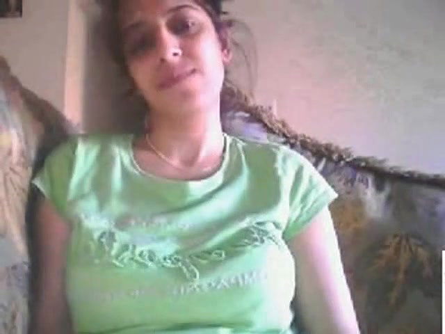 pakistani wifehowing tits to net friend