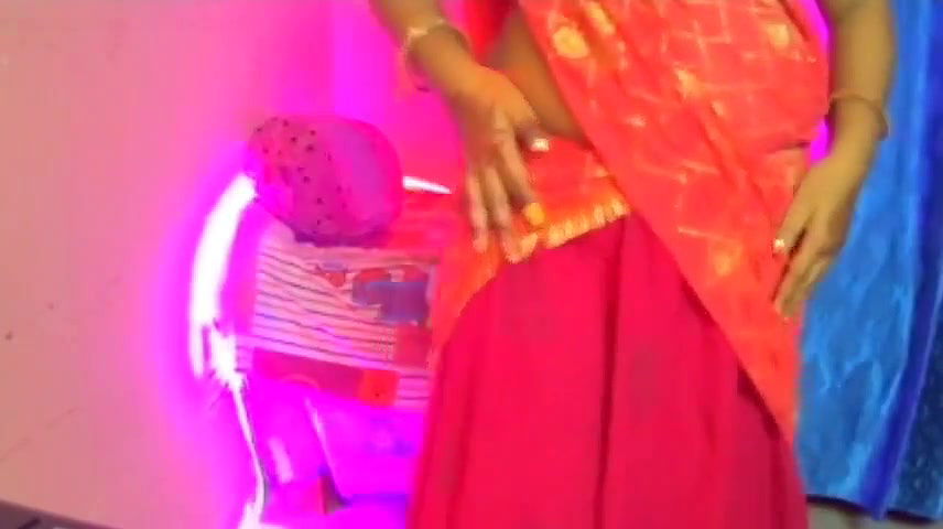 Desi Sexy Girl Presses Her Boobs and Plays Sex Solo Role in Bed