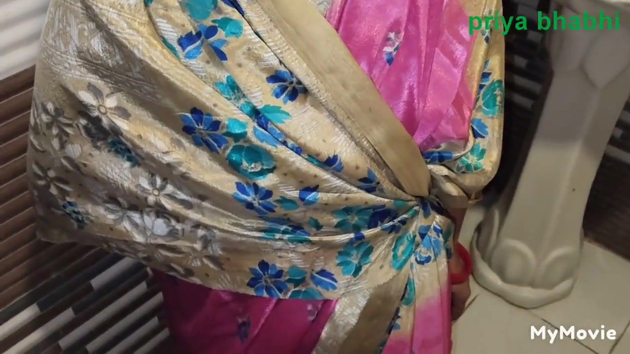 Horny Desi Housewife Priya Bhabhi Used by Dewar in Bathroom