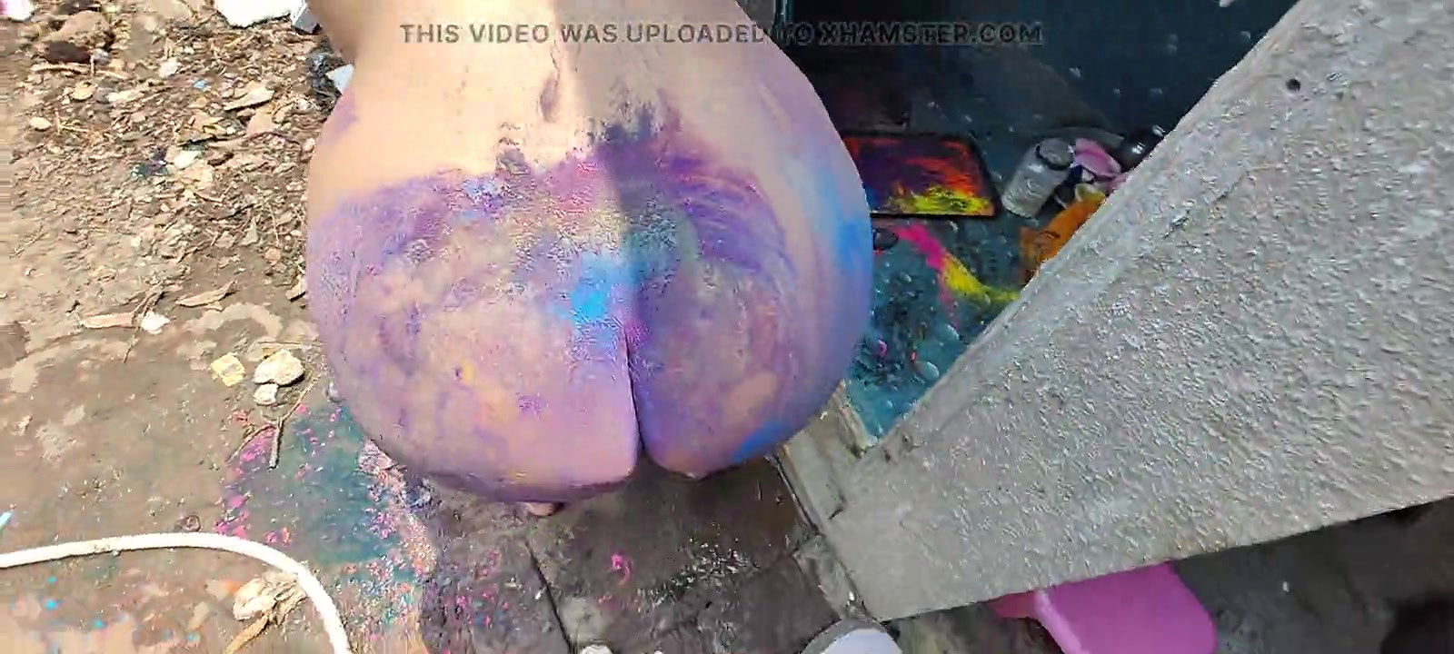 Holi ke tyohar per bhabhi ke sath Holi there is no one at home to bhabhi ki chut Marne Ka mood Ho Gaya