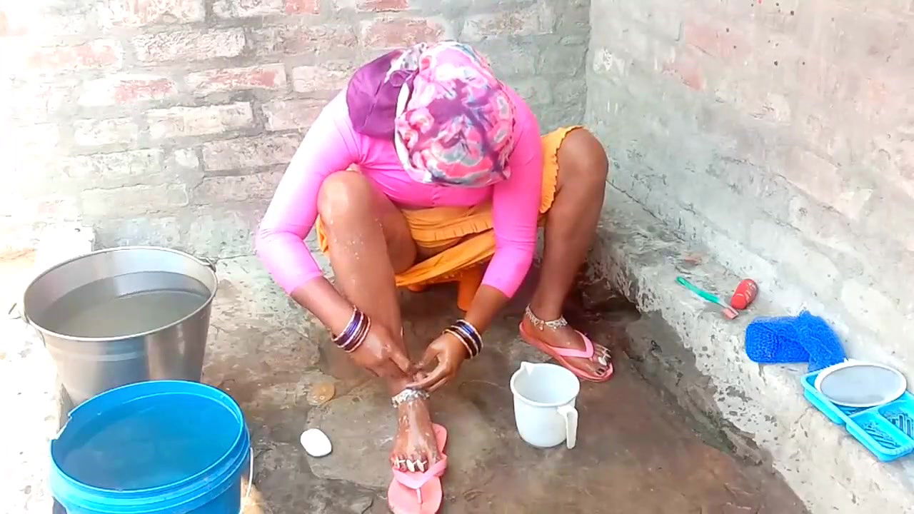 HD, INDIAN MILF IN HOMEMADE MMS VIDEO, BIG TITS EXPOSED, STRIPPING NAKED