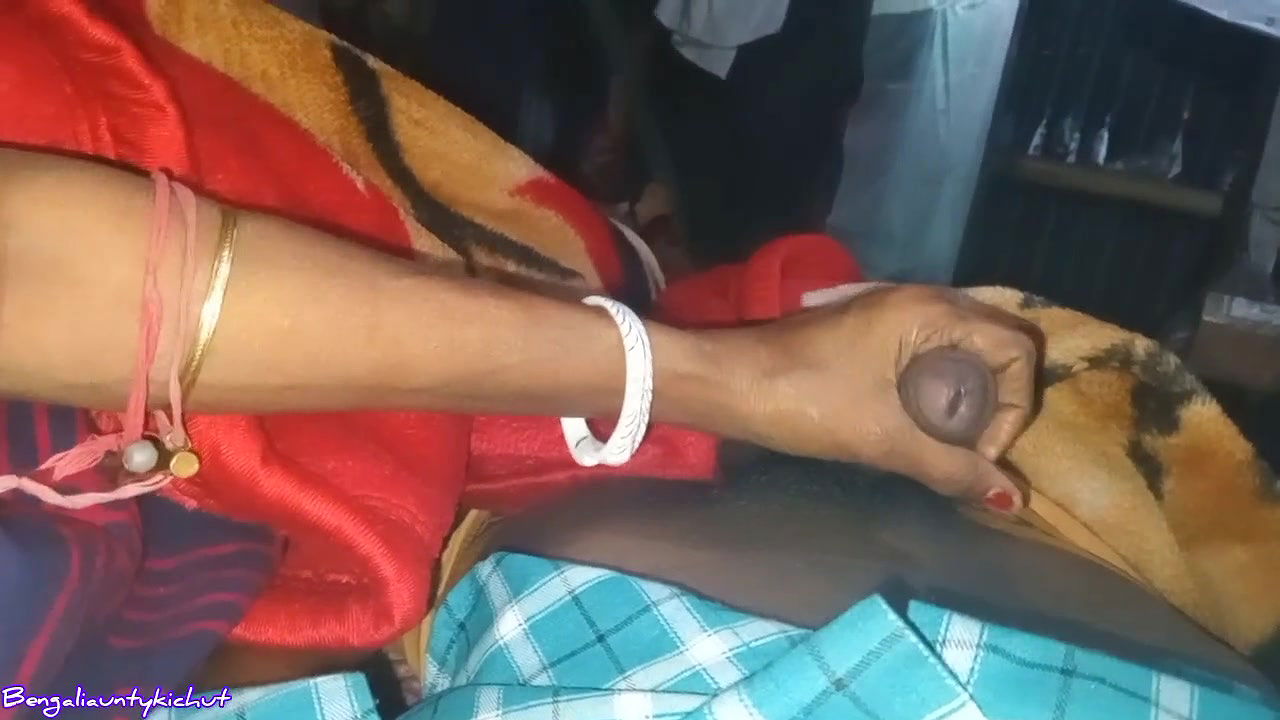 First time saheli ko ladka Raat mein doggy banakar chudai Kiya pussy fucker