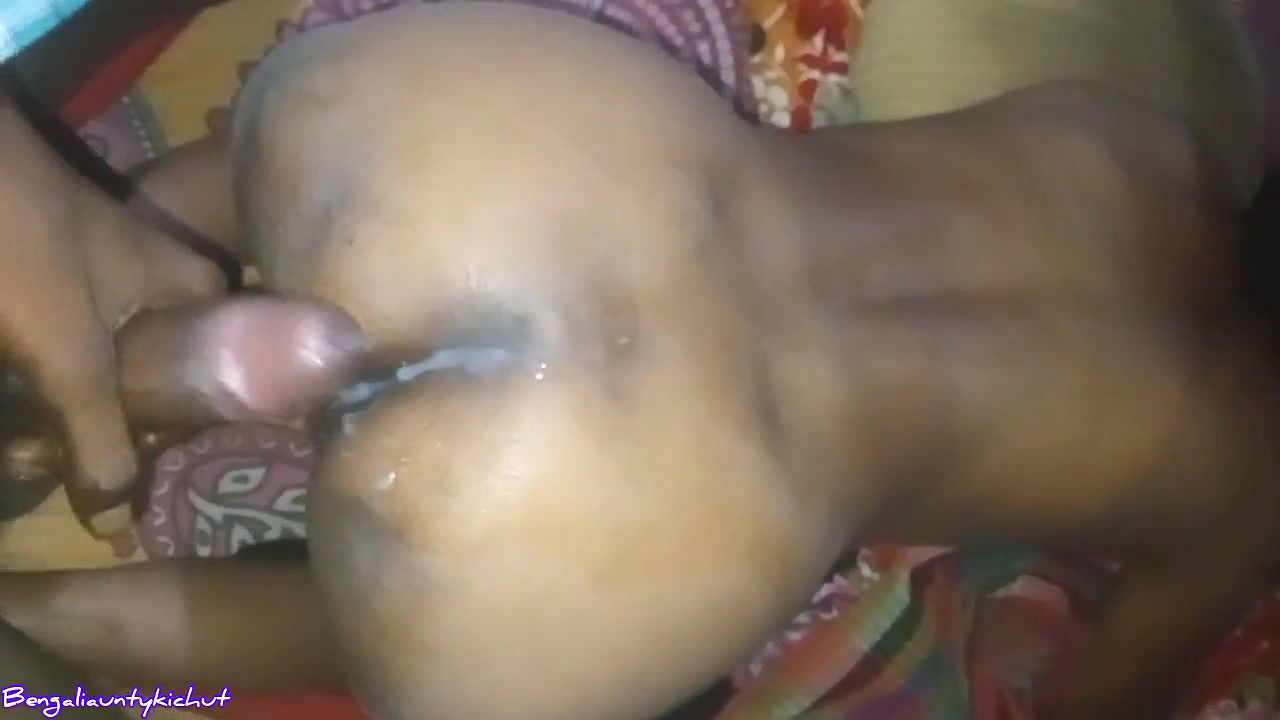 First time saheli ko ladka Raat mein doggy banakar chudai Kiya pussy fucker