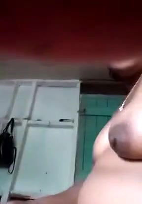 aleshni bhabhi dressing up in front of lover