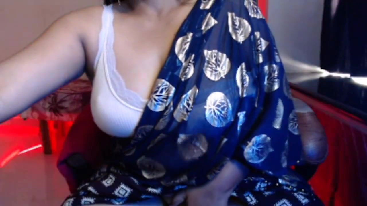 Desi sexy girl enjoys self sex by opening her bra and pinching her big boobs nipples