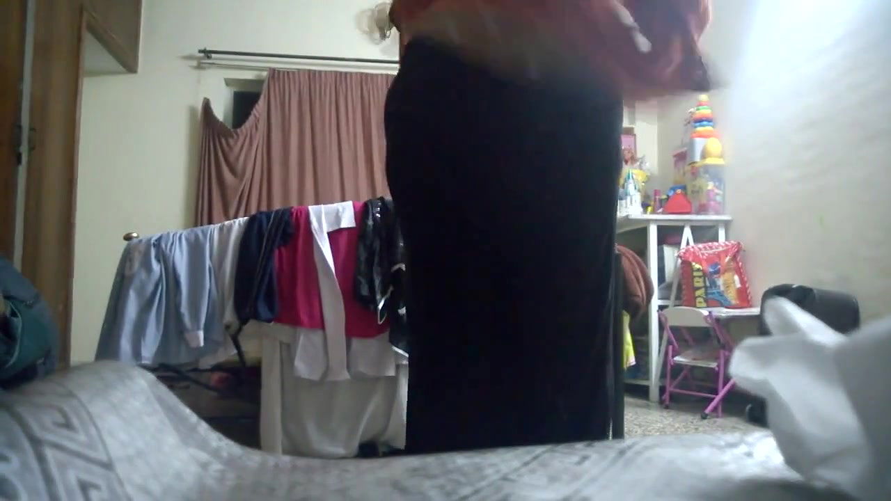 alma bhabhi from karachi changing