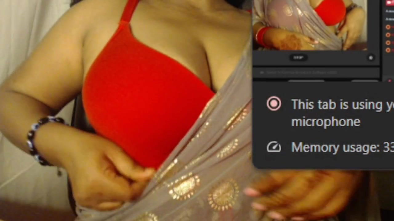 Desi hot red bra girl has fun by showing her boobs