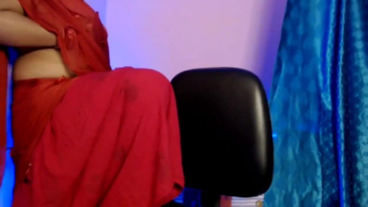 Desi Hot Girl Rubs Her Boobs in Self-desire and Inserts Vibrator Into Pussy