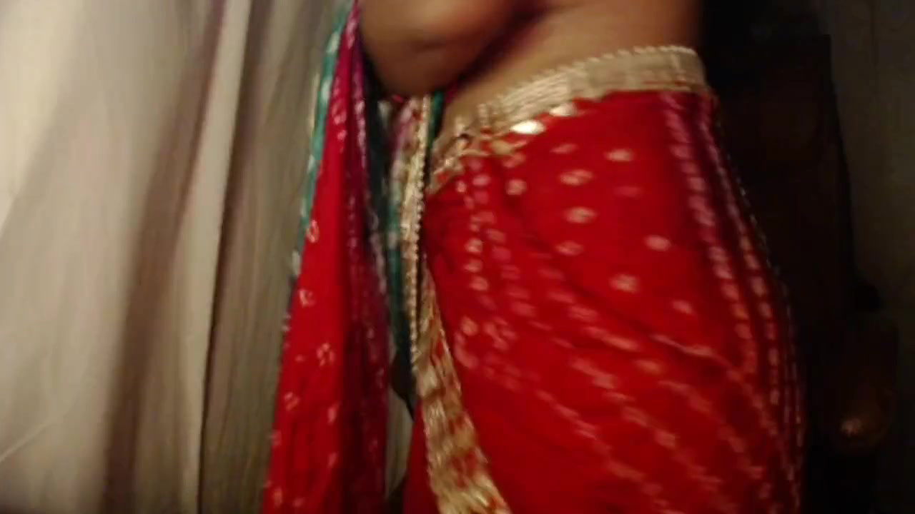 Desi hot girl had fun by showing her nude sexy boobs in a white bra