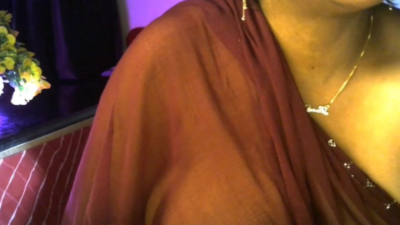 Desi Hindi sexy bhabhi enjoys live sex by pressing her boobs and becoming nude