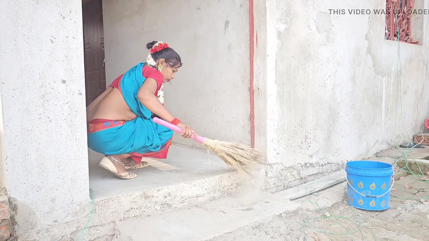 Hot bhabhi ki chudai chut with sari removal