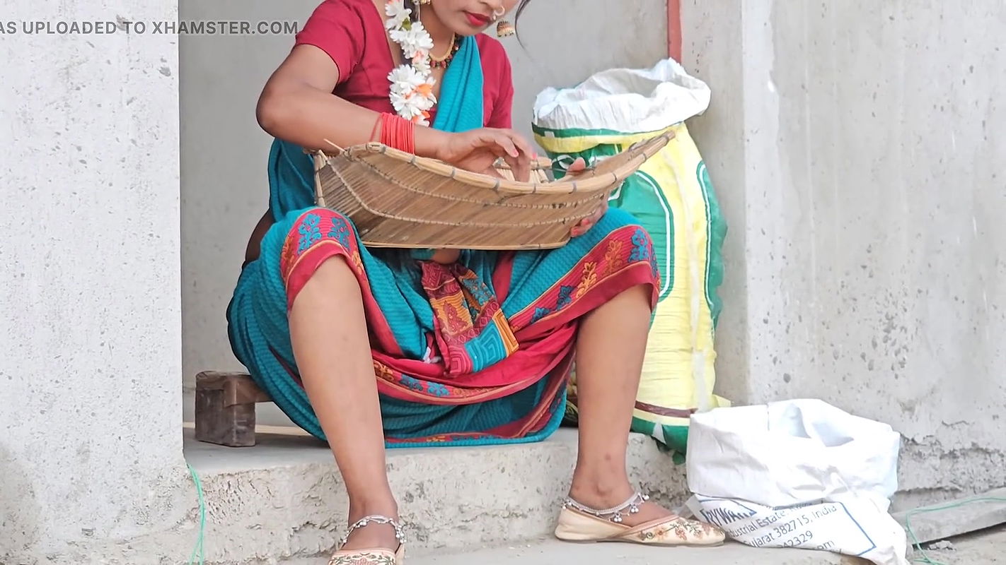 Hot bhabhi ki chudai chut with sari removal