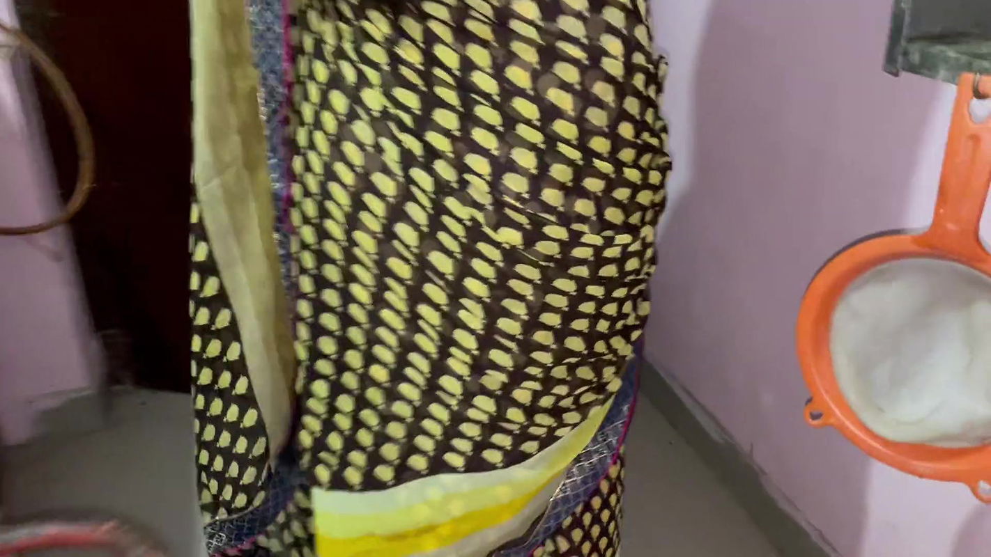 HOT BEAUTIFUL HOUSEWIFE FUCKED BY HUSBAND FRIEND RECOVERY , WHEN SHE WAS ALONE AND HOME