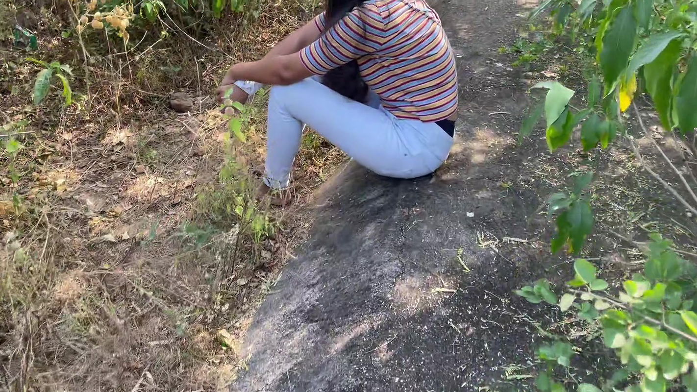 HOT BEAUTIFUL COLLEGE GIRL CHEATING HER BOYFRIEND AND FUCKING IN INDIAN JUNGLE (HINDI AUDIO)