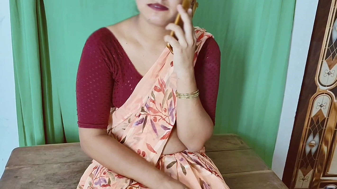 Gar me Akeli bhabhi ne apne devar ko phon karke Bulaya Hindi Audio Talking