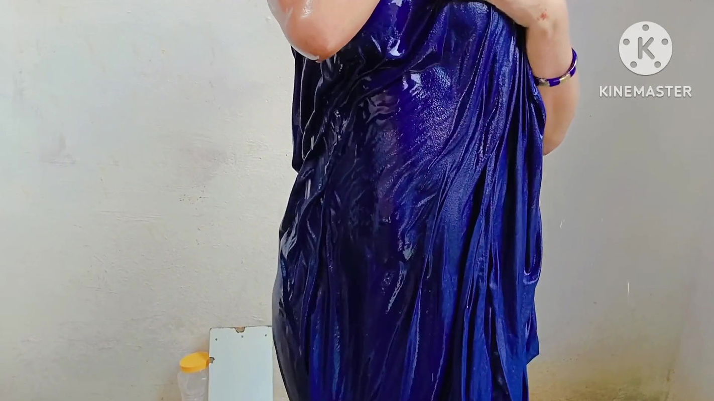 Didi ko Nahate hue pakda open main kya mall hai yrr