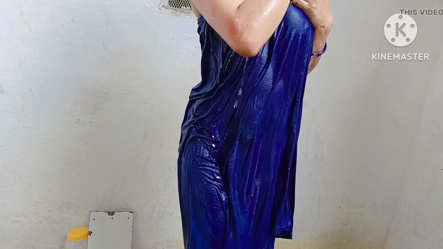 Didi ko Nahate hue pakda open main kya mall hai yrr