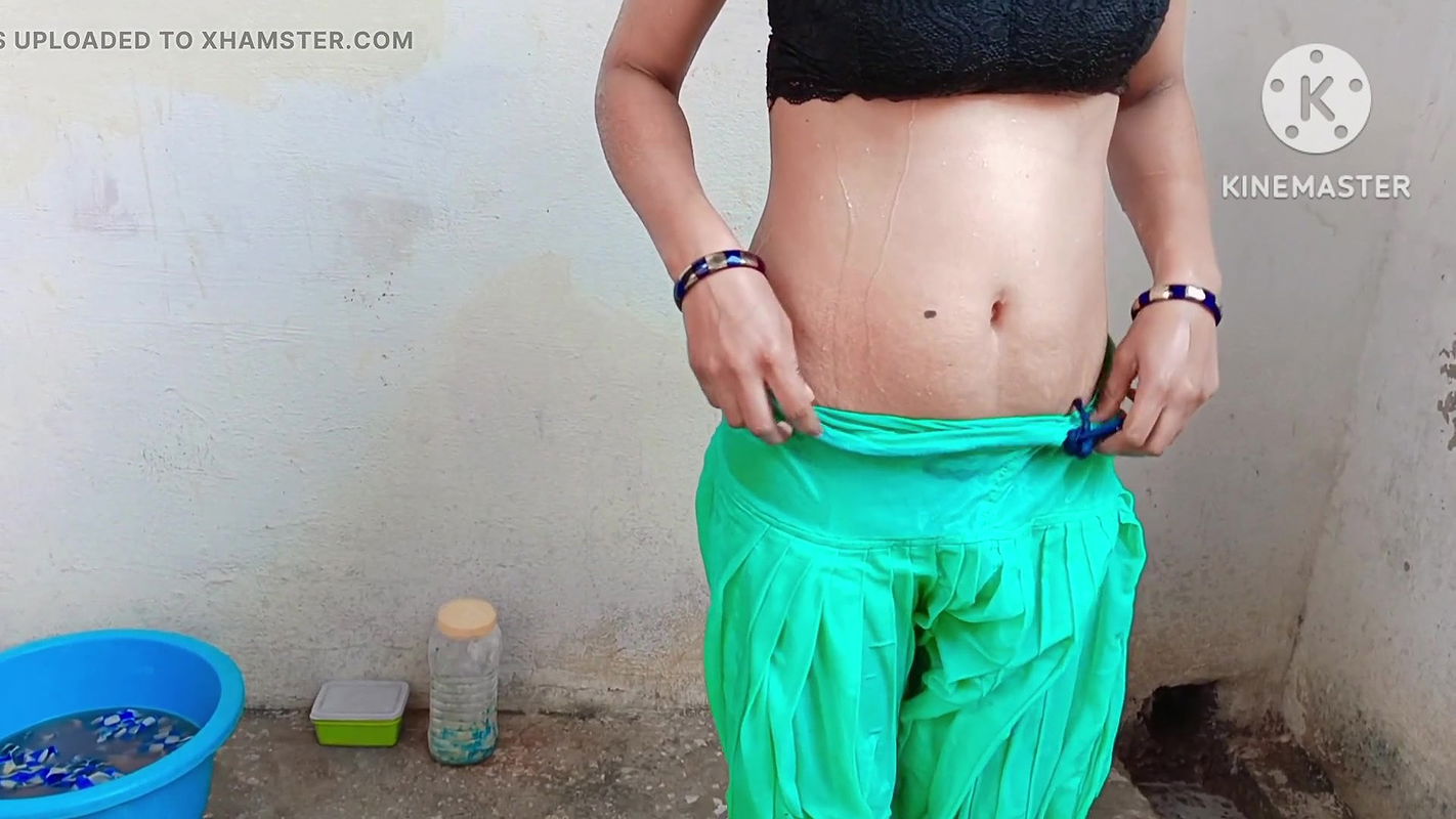 Didi Bhai ke samne nahati Hui full Indian step sister bathing front her stepbrother