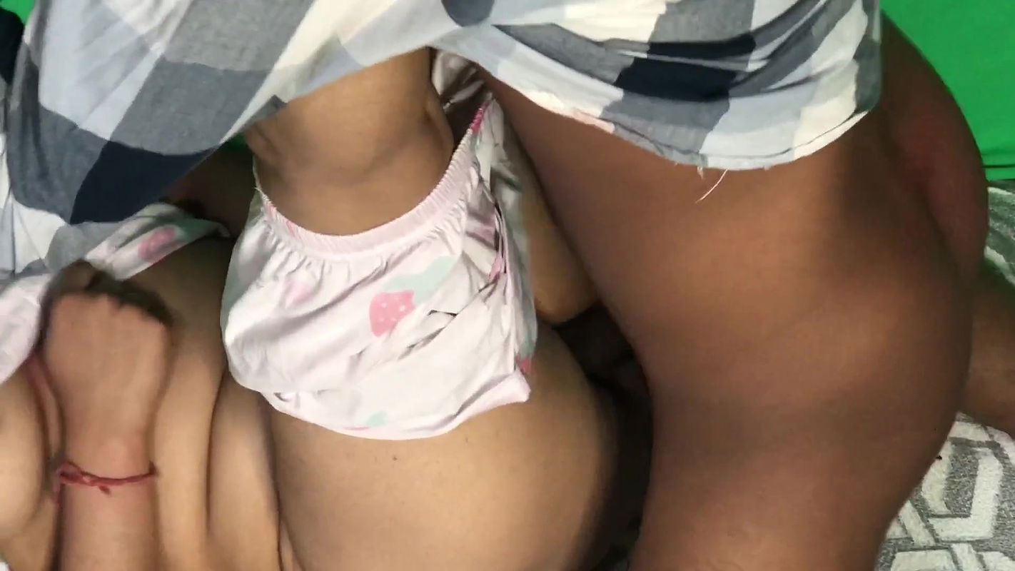 Devar ne bhabhi ka pant khol diya