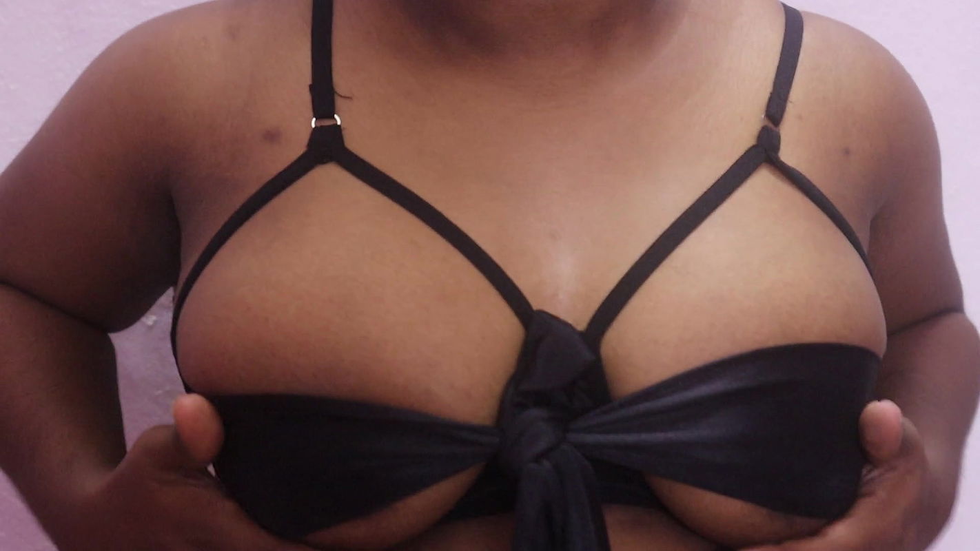 Desi Tamil Girl massage her boobs close up tits show