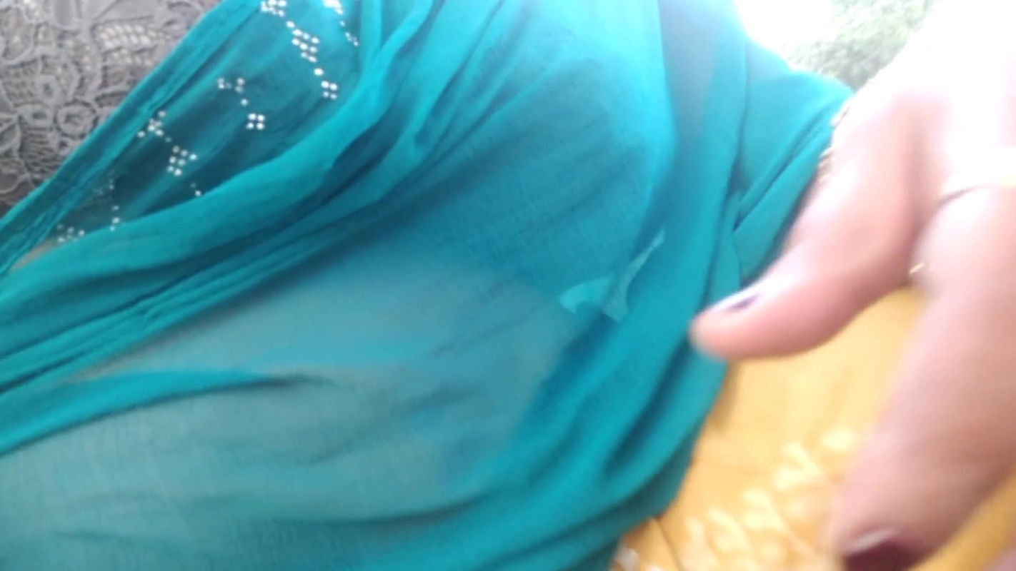 Desi jungle bhabhi played dirty game of sex with a boy in the jungle and also did blowjob