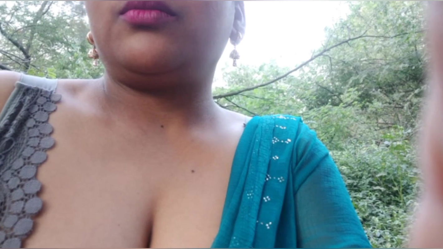 Desi jungle bhabhi played dirty game of sex with a boy in the jungle and also did blowjob