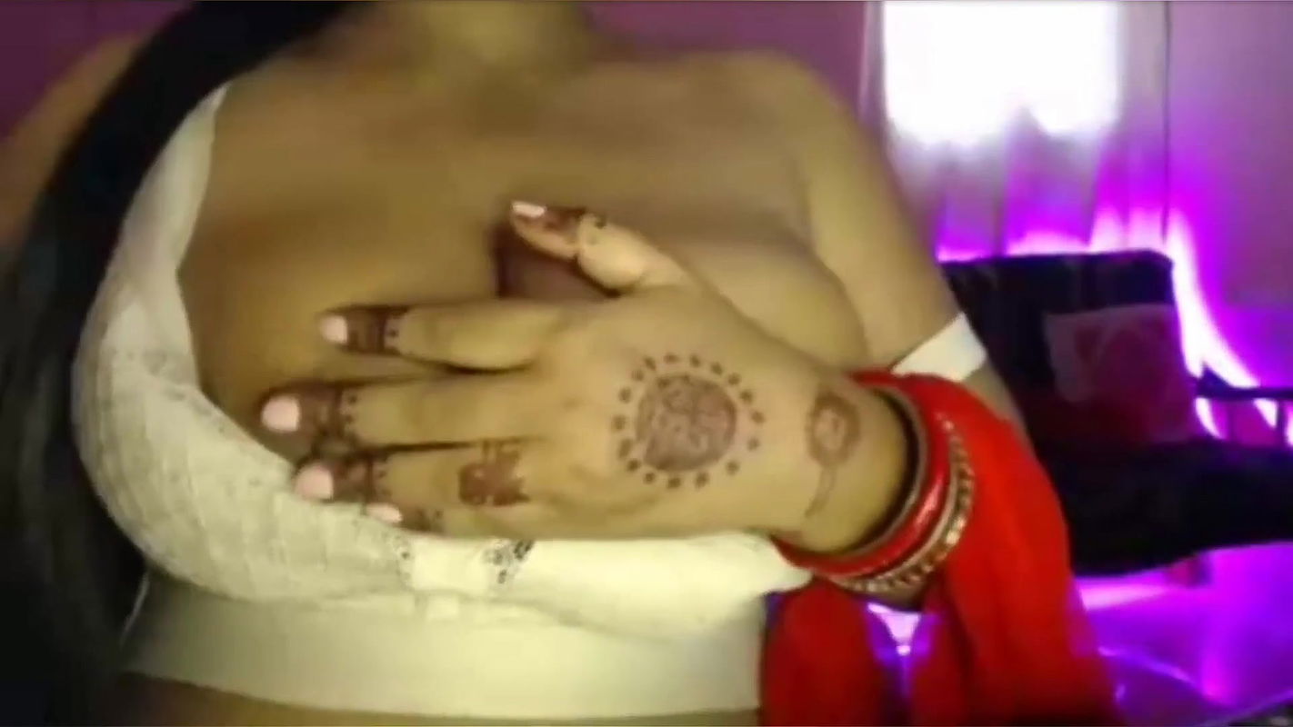 Desi Girl Massaged Her Boobs and Sucked the Nipples with Her Mouth