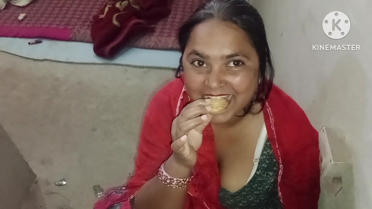 Desi girl eating sperm bhai ka lund chus kar mal nikala biscuit par chudai