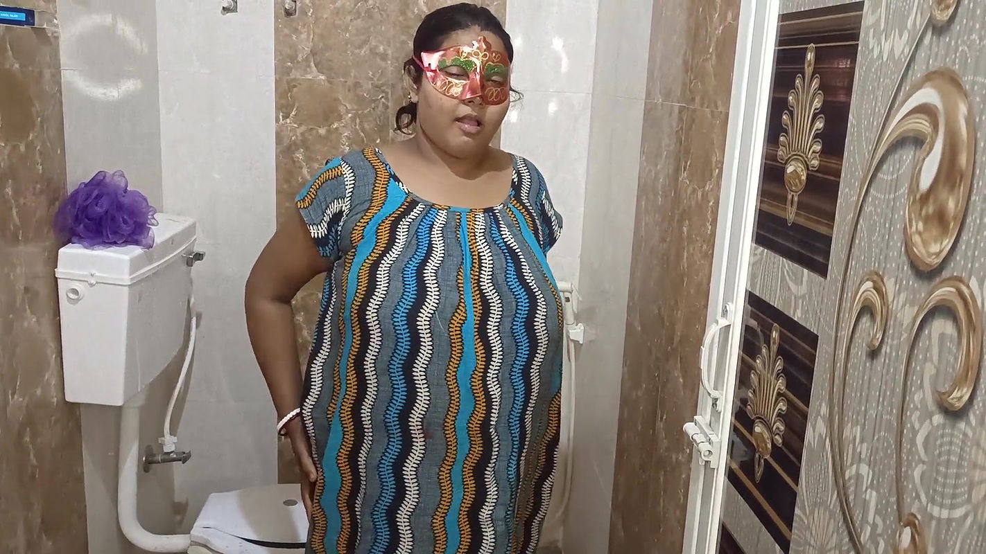 Bhabhi ji bathroom me nangi hoke apni rasile chut ka Pani aapko pilaya