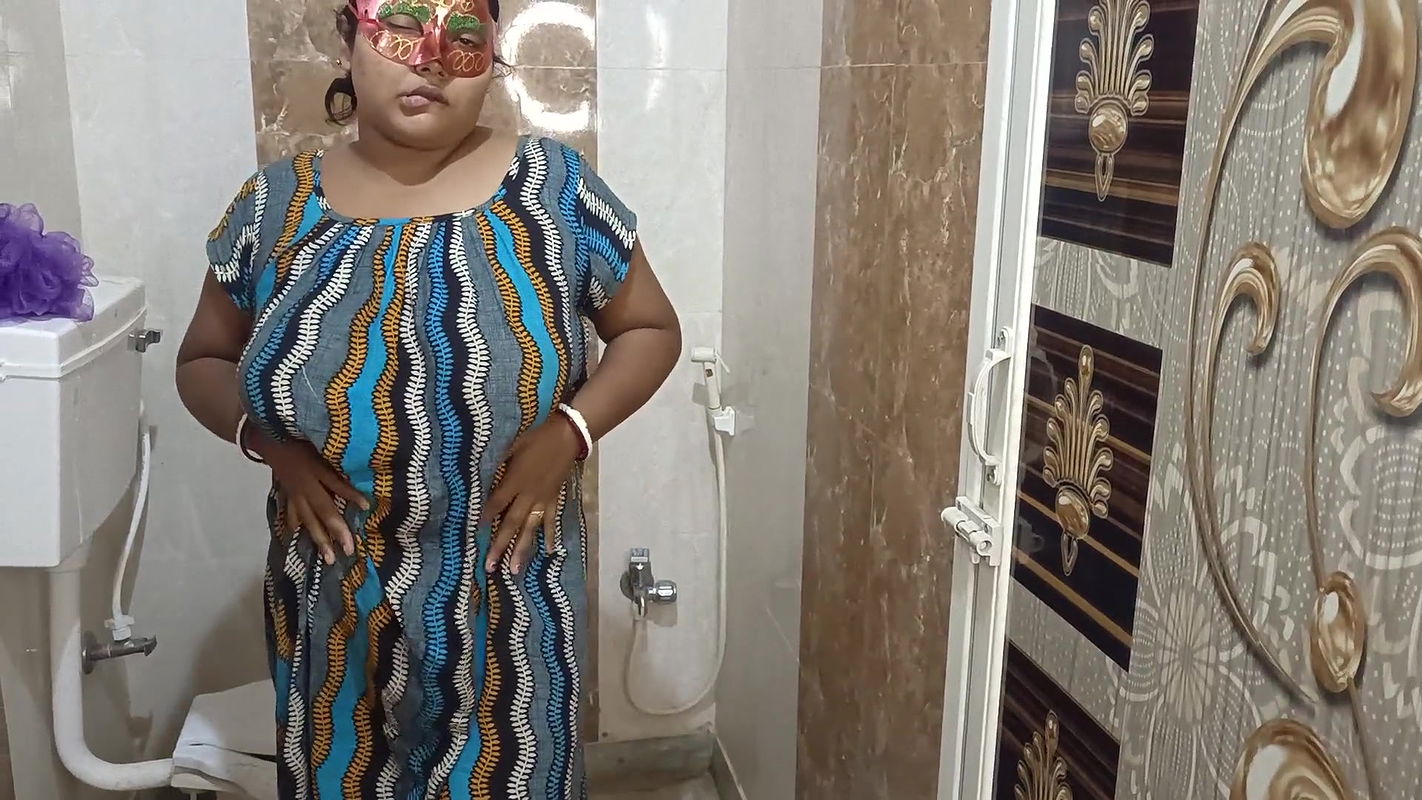 Bhabhi ji bathroom me nangi hoke apni rasile chut ka Pani aapko pilaya