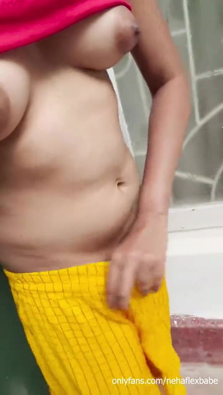 Girlfriend Nude video Mms Showing boobs Outdoor masturbation