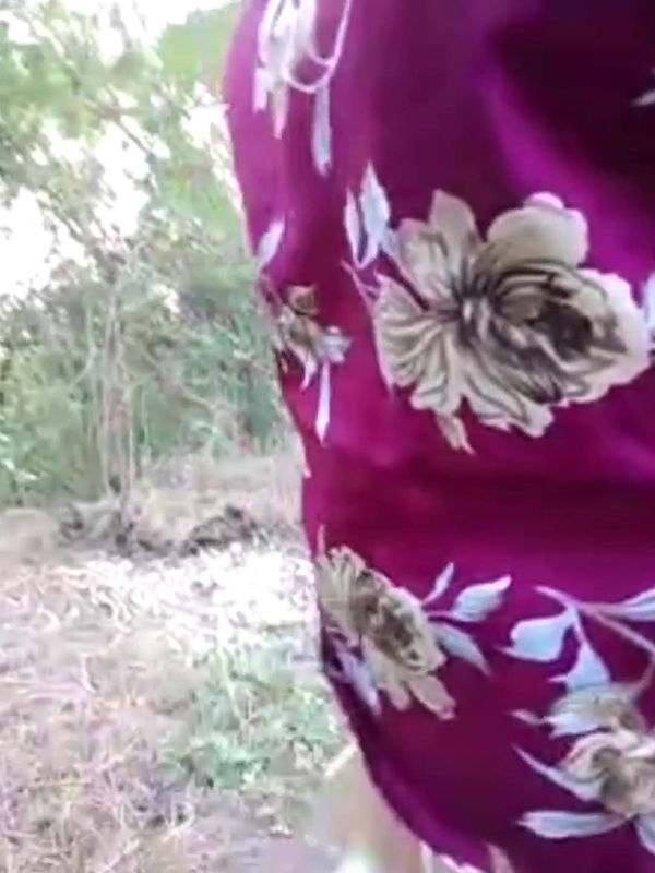 Desi girl went outdoor and pressed her boobs and showed her sexy pussy