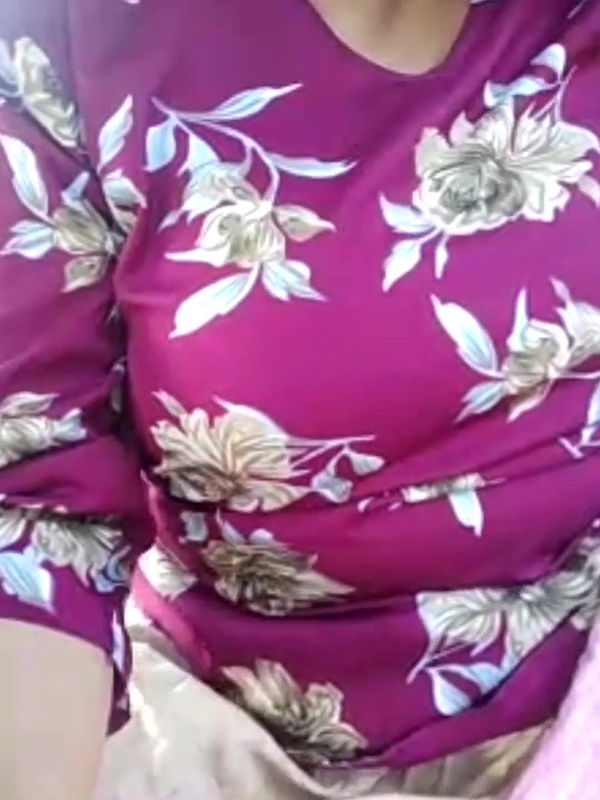 Desi girl went outdoor and pressed her boobs and showed her sexy pussy