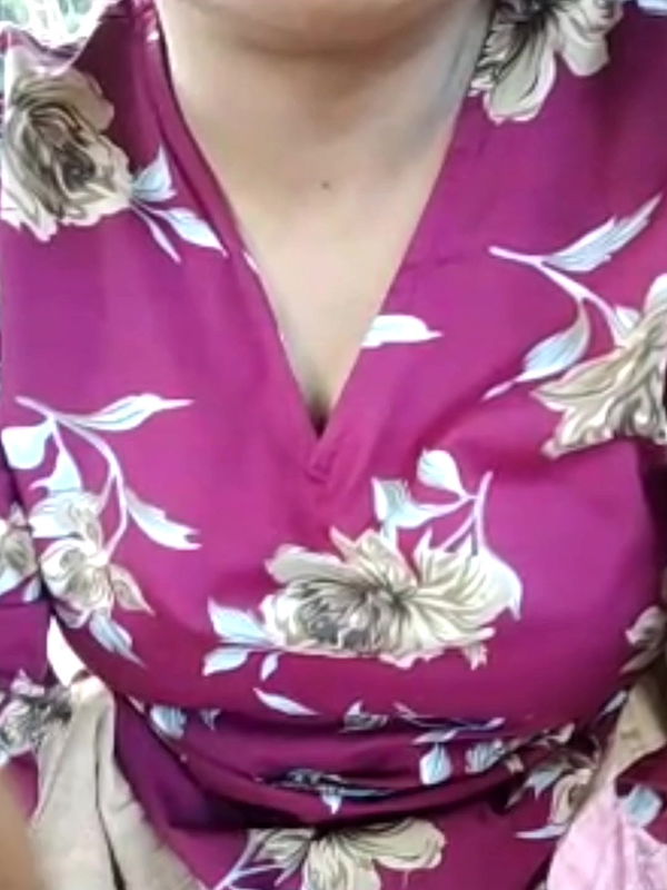 Desi girl went outdoor and pressed her boobs and showed her sexy pussy