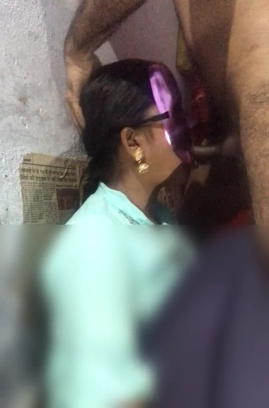 Desi Village girl ko aapna lund ka pani pilaya