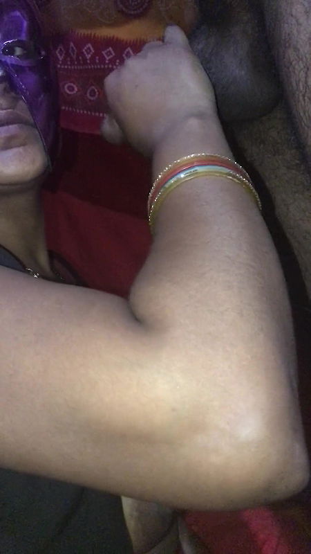 Gaw ki bhabhi ko choot chodna ka kah kar muh ko hi chod diya