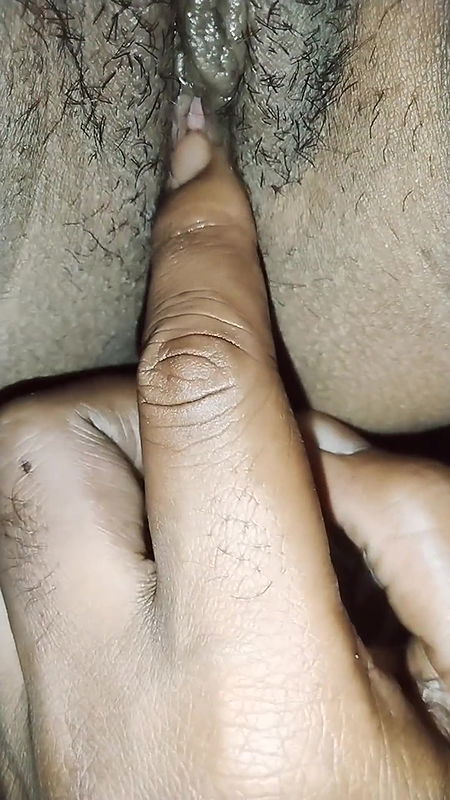 Fingering my Desi gf’s pussy – she enjoyed it