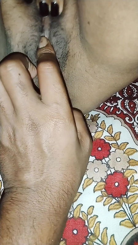 Fingering my Desi gf’s pussy – she enjoyed it