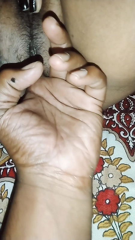 Fingering my Desi gf’s pussy – she enjoyed it