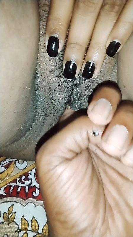 Fingering my Desi gf’s pussy – she enjoyed it