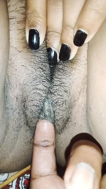 Fingering my Desi gf’s pussy – she enjoyed it