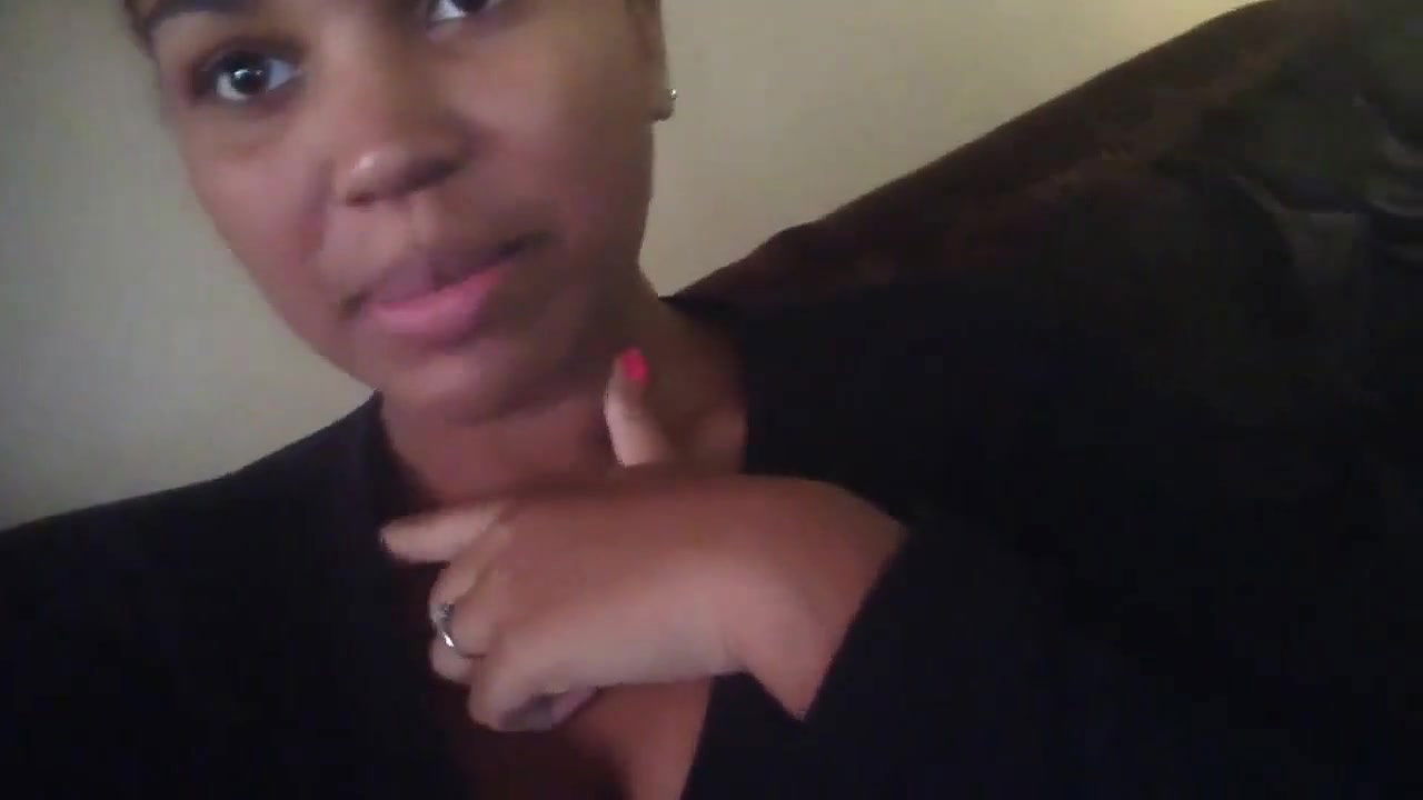 uk nri girl changing navel piercing