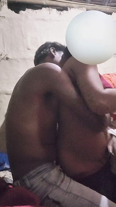 Desi Bhabhi called her boyfriend at night and romanced a lot