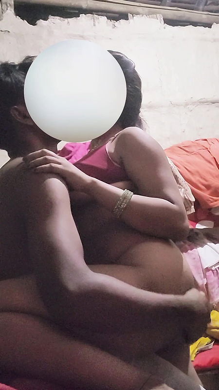 Desi Bhabhi called her boyfriend at night and romanced a lot