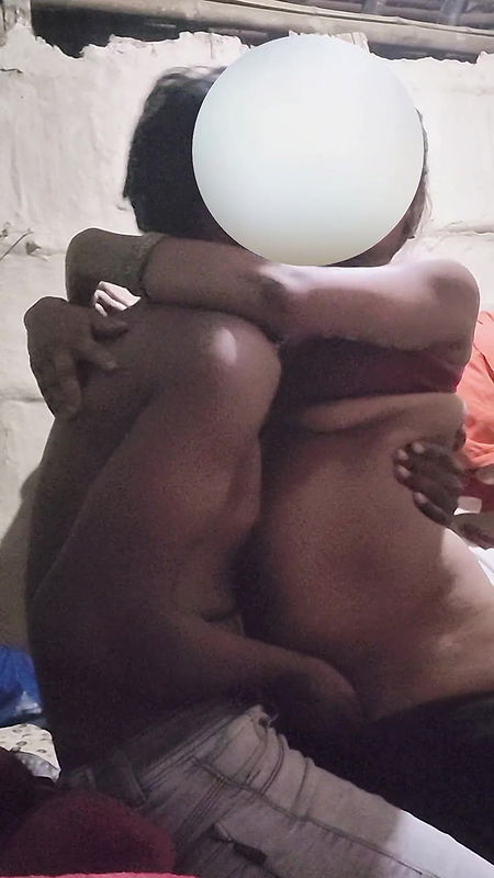 Desi Bhabhi called her boyfriend at night and romanced a lot