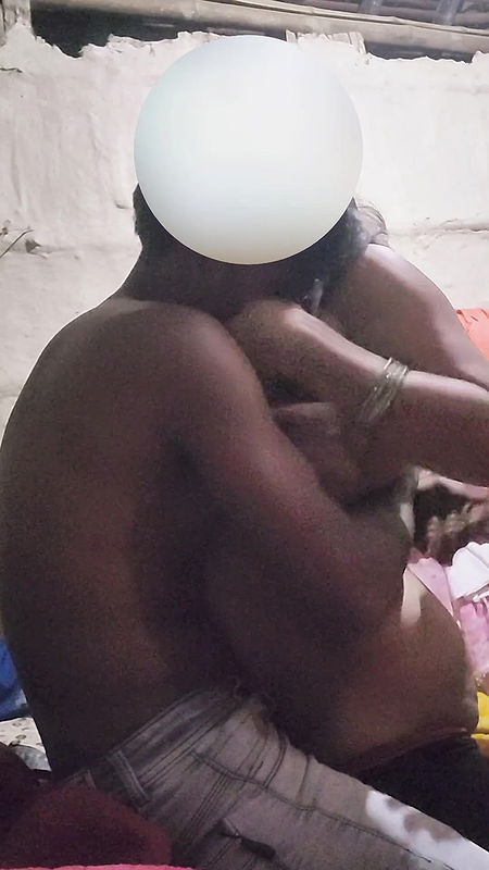 Desi Bhabhi called her boyfriend at night and romanced a lot