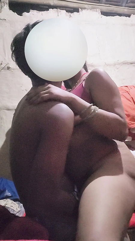 Desi Bhabhi called her boyfriend at night and romanced a lot