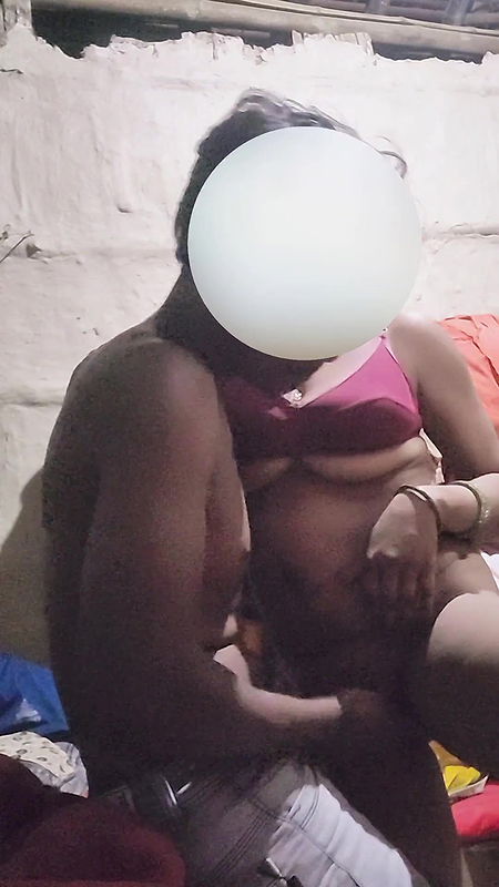 Desi Bhabhi called her boyfriend at night and romanced a lot